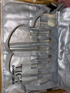 TIGI Silver Makeup Brush set with hip bag